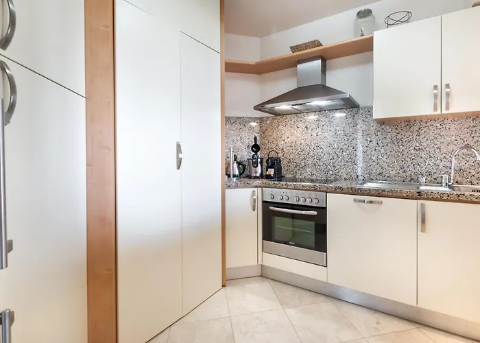 Bahia - Pelicar 0-4 Sea View 2b *